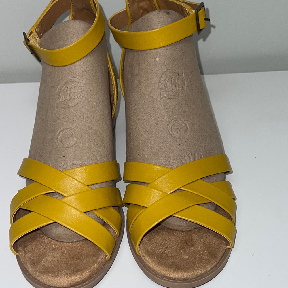 QUPID size 8 Mustard Yellow Criss Cross high-heel strappy platform sandals